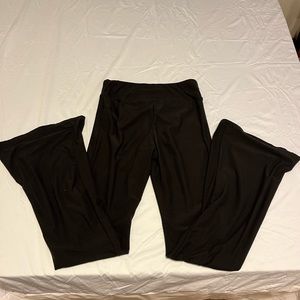 No boundaries flared legging/yoga pants size small (3-5)